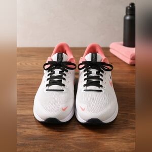 Nike Womens Quest 4 DA1106-102 White Running Shoes Sneakers Size 12